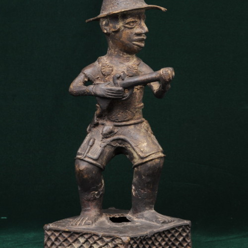 Portuguese soldier with musket, Nigeria (bronze) front full