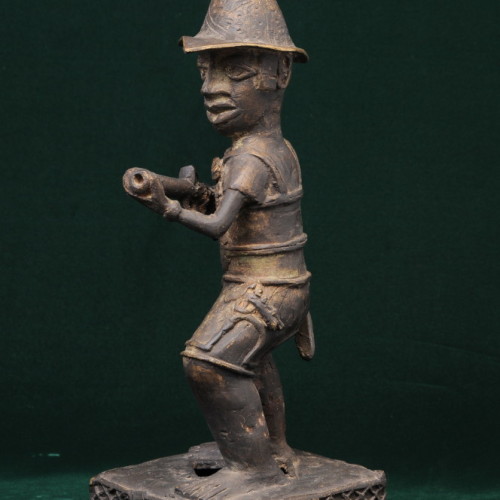 Portuguese soldier with musket, Nigeria (bronze) left full