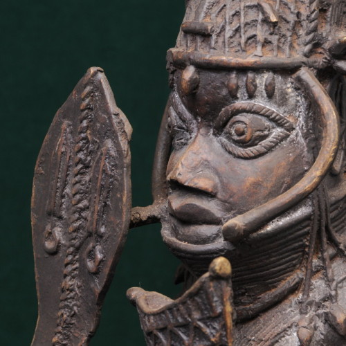 Soldier with sword, Yoroba, (bronze) right close-up